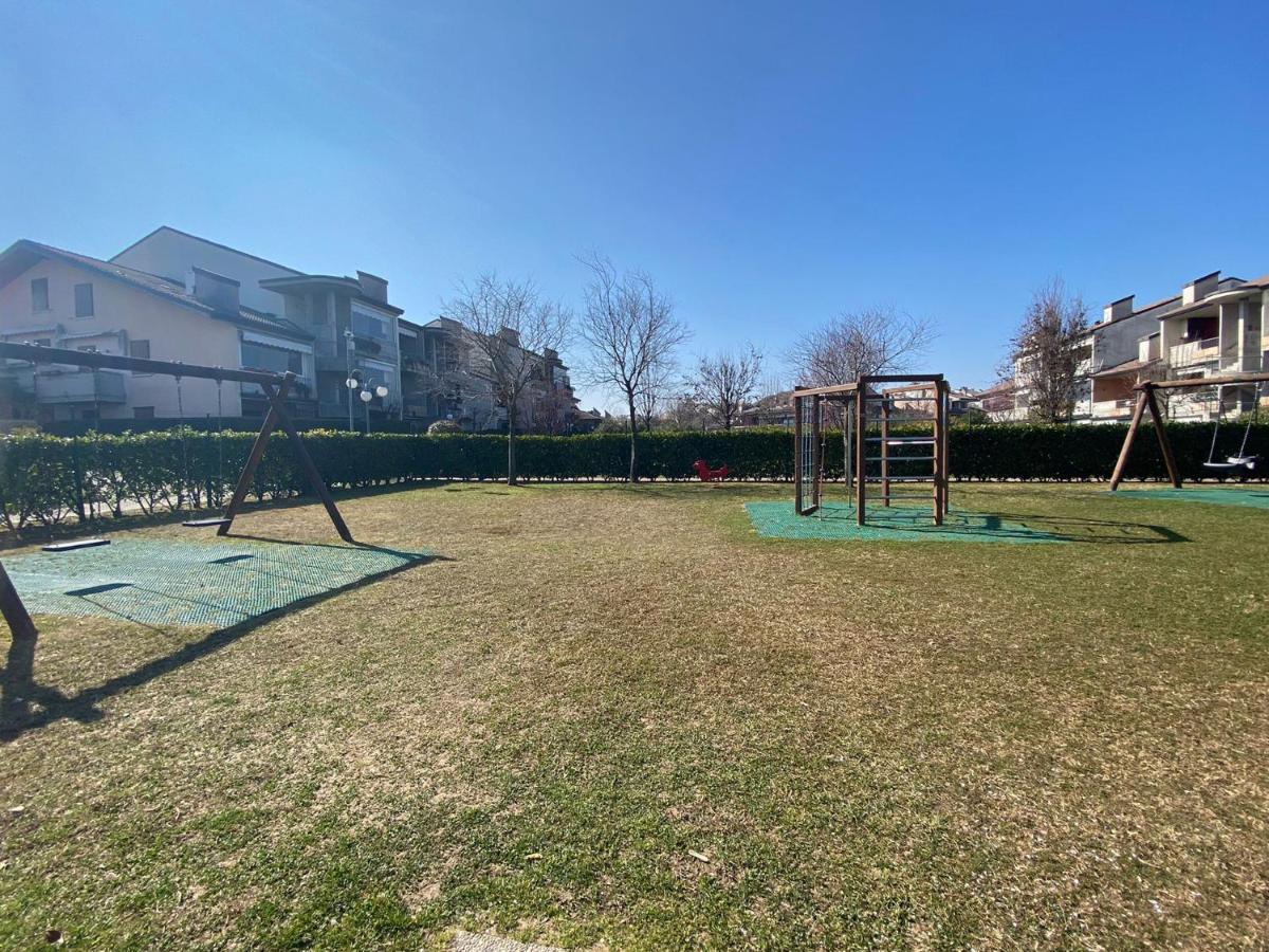 Apartment With Garden And Grill - Green Residence Sirmione Desenzano del Garda Esterno foto
